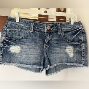 American Rag Juniors Distressed 3” Denim Short, Sz 7